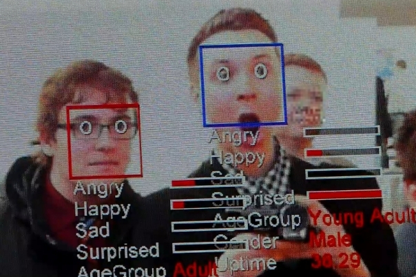 Mit Gesichtserkennungssoftware sind Emotionen vom Gesicht ablesbar, sogar Altersgruppe und Geschlecht werden erkannt.